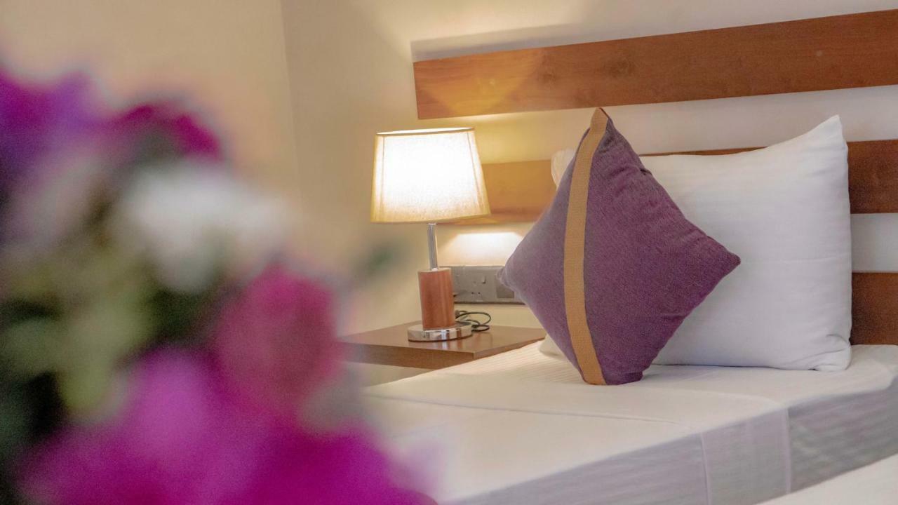 ไฮฟ์ 68 - โฮเต็ล แอนด์ รีสอร์ต  Hotel เนกอมโบ ภายนอก รูปภาพ